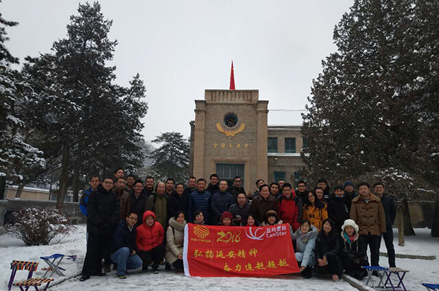 延安中央大禮堂合影(微文）.jpg