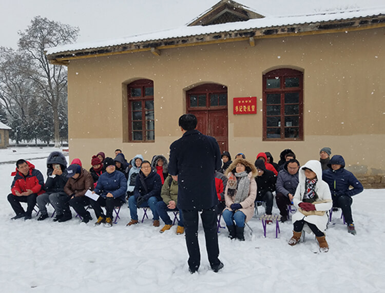 雪中聽黨課(文）.jpg